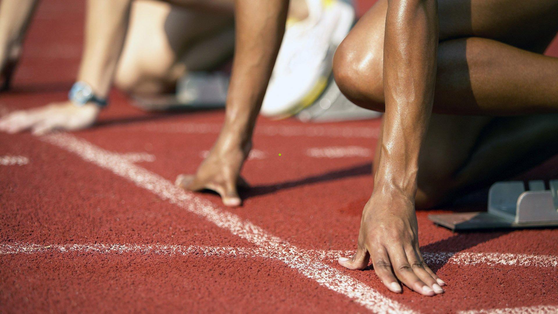 点球前夕的趣味互动，贝林厄姆欲触哈兰德头发遭鲁本迪亚斯礼貌拦阻